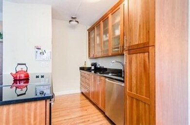 9 Battery St unit 5, Boston, MA 02109 - photo 4