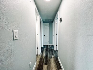 10204 Bellhurst Ct, Tampa, FL 33615 - photo 7