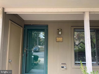 304 Hampshire Dr, Plainsboro, NJ 08536 - photo 2