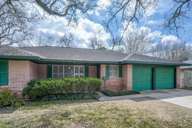 402 E Dumble St, Alvin, TX 77511 - photo 4