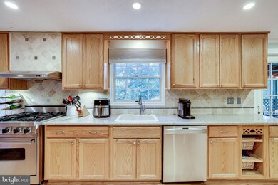 12530 Cliff Edge Dr, Herndon, VA 20170 - photo 6