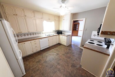 215 SW Hillside Ave, Topeka, KS 66611 - photo 2