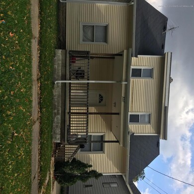 528 N Pine St, Lansing, MI 48933 - photo 2