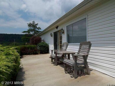 237 Marigold Ln, Berkeley Springs, WV 25411 - photo 4