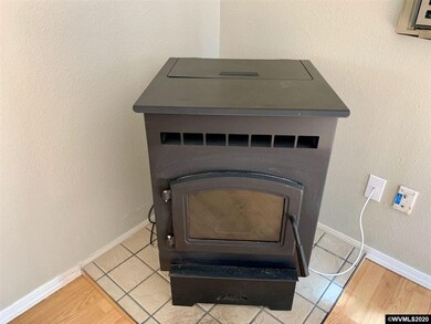 1055 S 4th St, Independence, OR 97351 - photo 7