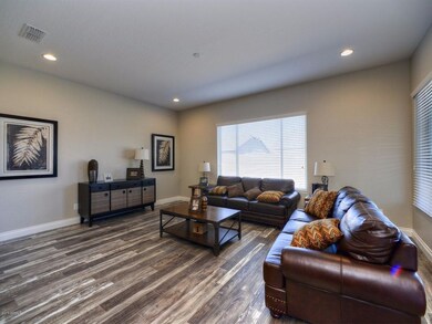 007_Family Room