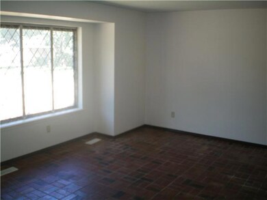 12100 N Greystone Cir, Oklahoma City, OK 73120 - photo 3