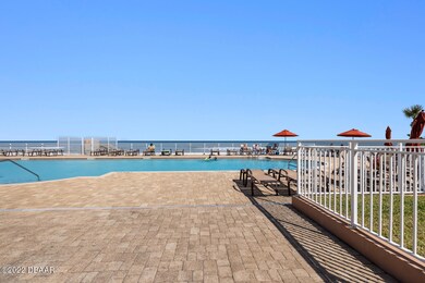 LARGE POOL & DECKING