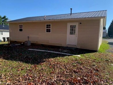 1002 Breeze Way Ct, Asheboro, NC 27203 - photo 2