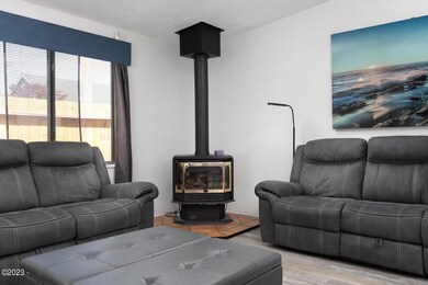 250 SE Oar Ave, Lincoln City, OR 97367 - photo 4