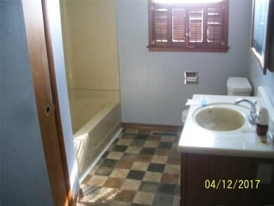 602 E 15th St S, Newton, IA 50208 - photo 5