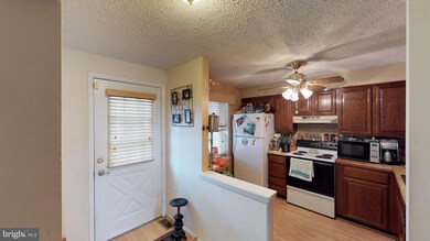 11725 Rosearbor Ct, Germantown, MD 20876 - photo 3