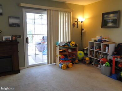 461 Berkshire Dr, Souderton, PA 18964 - photo 4