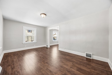 304 34th St NE, Cedar Rapids, IA 52402 - photo 3