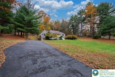 139 Johnny Bee Rd, Dingmans Ferry, PA 18328 - photo 7