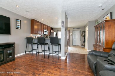 6913 Arbor Creek Dr, Louisville, KY 40228 - photo 4