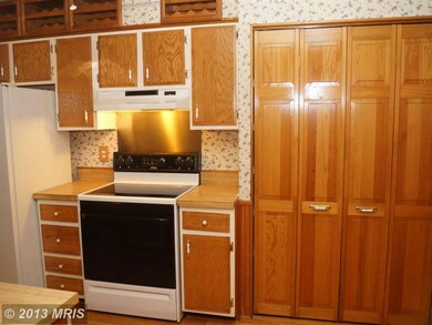 7009 Cipriano Woods Ct, Lanham, MD 20706 - photo 5