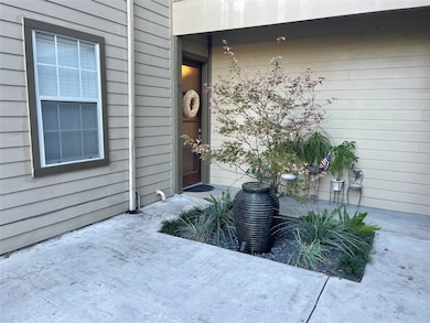 1959 Knoll St unit D, Houston, TX 77080 - photo 5