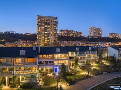 1225 River Rd unit 11D, Edgewater, NJ 07020 - photo 3