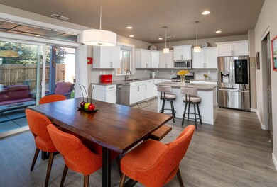 2018 SW 39th St, Redmond, OR 97756 - photo 3