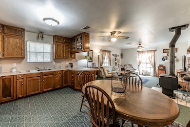 130 Hilltop Lsv Dr, Huntsville, TX 77320 - photo 7