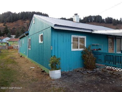 617 Hemlock St, Kodiak, AK 99615 - photo 3