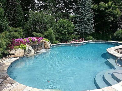 22 Raven Cir, Cranston, RI 02921 - photo 2