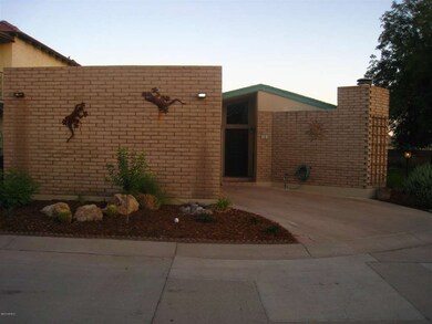 FRONT OF HOUSE NO GARAGE VIEW