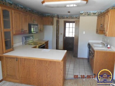8223 SW 61st St, Topeka, KS 66610 - photo 3