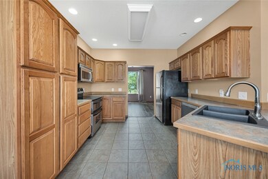 720 Colt Dr, Findlay, OH 45840 - photo 3