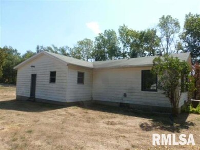 635 S Elm St, Lincoln, IL 62656 - photo 2