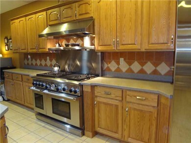Kitchen. Commercial grade stainless steel oven wil