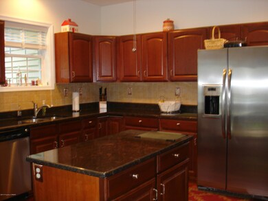 33 Green Briar Dr, Dallas, PA 18612 - photo 7