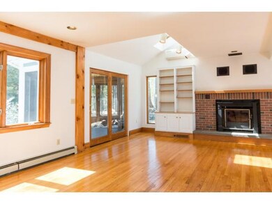 Spacious 3 season porch