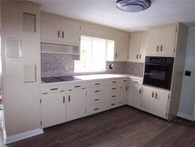 81 Pleasant St, Mechanic Falls, ME 04256 - photo 6