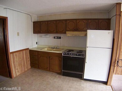 122 Lynn Dr, Archdale, NC 27263 - photo 4