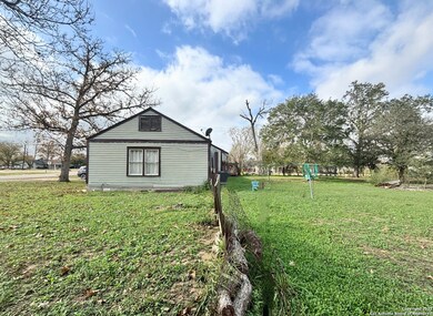 1000 E 2nd St, Nixon, TX 78140 - photo 4
