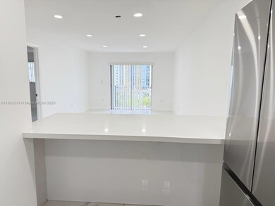 7101 Byron Ave unit 504, Miami Beach, FL 33141 - photo 4