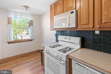 908 Poplar Ave, Glenolden, PA 19036 - photo 7