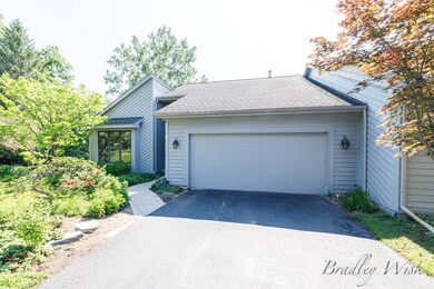 2218 N Thrush Ct SE unit 102, Grand Rapids, MI 49546 - photo 2