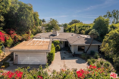 1150 Laurel Way, Beverly Hills, CA 90210 - photo 2