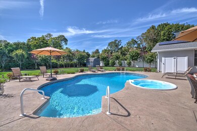 HEATED POOL & HOT TUB