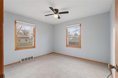 733 31st St SE, Cedar Rapids, IA 52403 - photo 6