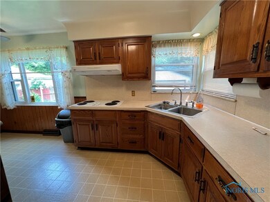 1716 Barrows St, Toledo, OH 43613 - photo 6