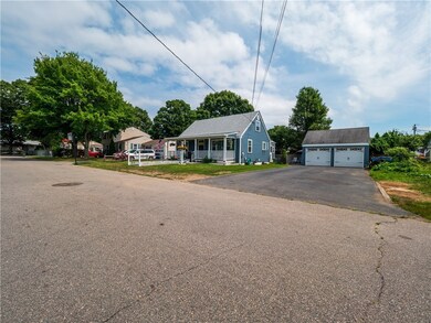 Large lot, 2 car garage, private backyard