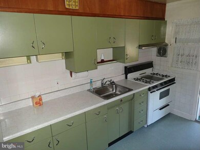 8631 Oakleigh Rd, Parkville, MD 21234 - photo 4