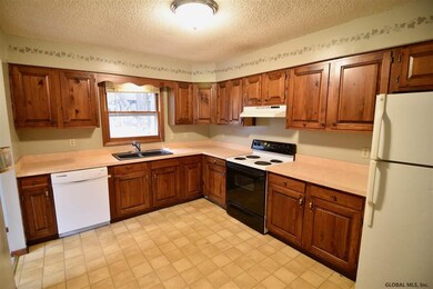 54 Rip van Ln, Saratoga Springs, NY 12866 - photo 3