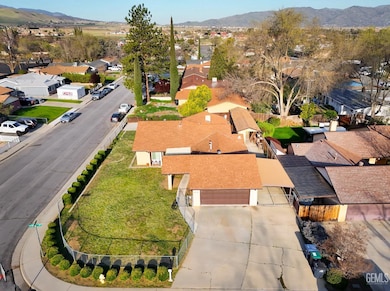 1013 Cypress Way, Tehachapi, CA 93561 - photo 7