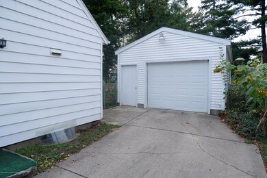 Newer 1 1/2 car garage