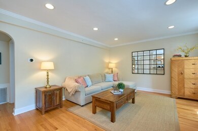 27 Commonwealth Ave unit 9, Chestnut Hill, MA 02467 - photo 2